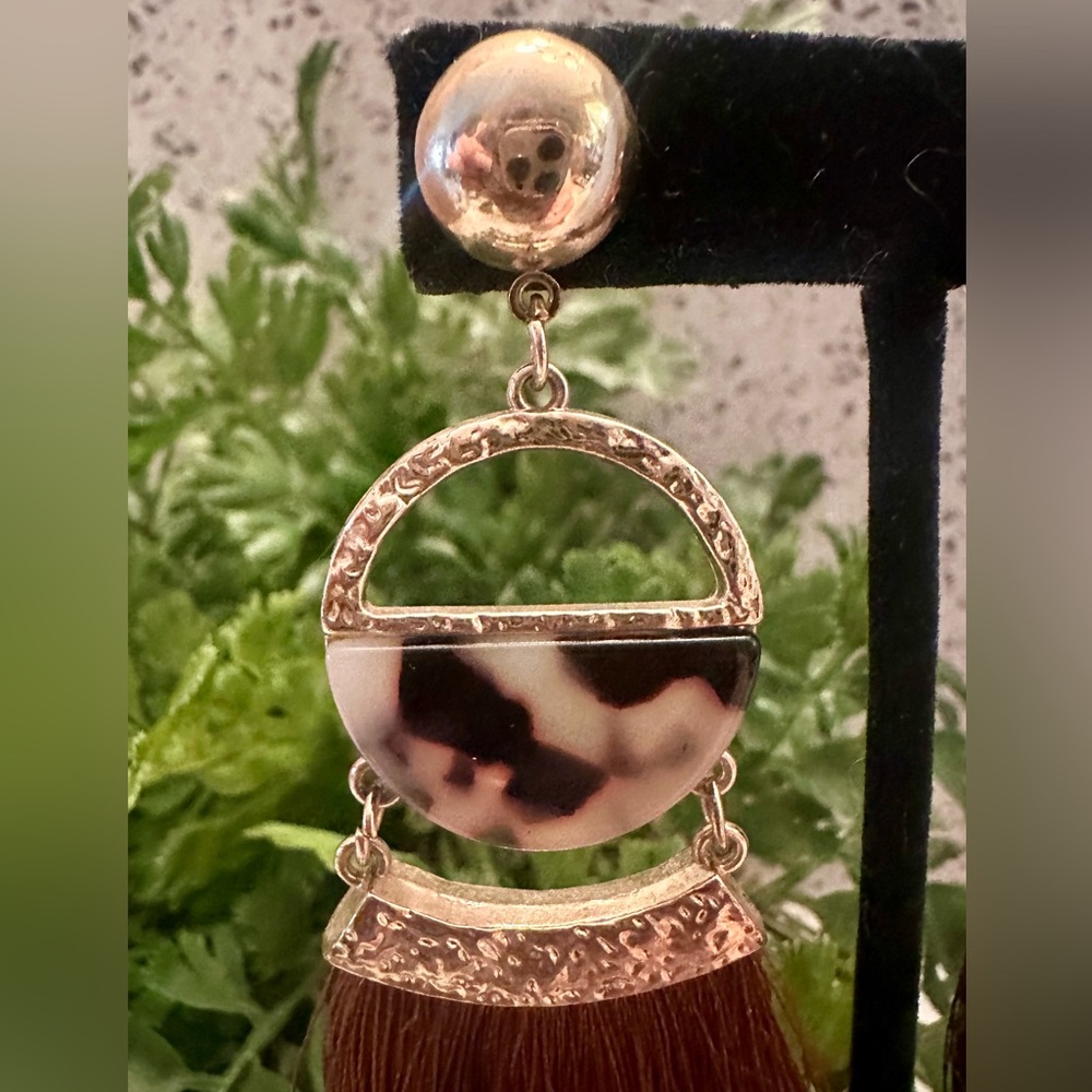 Faux tortoise shell and fringe earrings - Picture 4 of 6